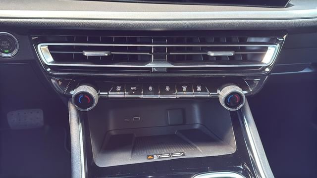 2026 Chevrolet Traverse LT - Photo 25