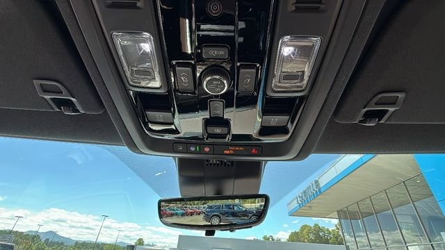 2026 Chevrolet Suburban High Country - Photo 32