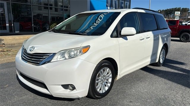 2017 Toyota Sienna XLE Premium's photo