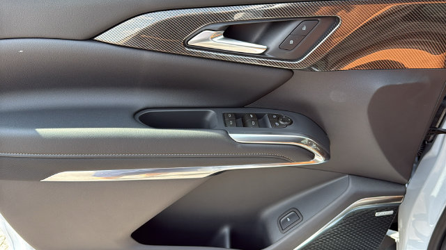 2027 Chevrolet Traverse Z71 - Photo 38