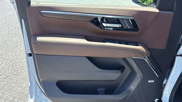 2026 Chevrolet Suburban High Country - Photo 16