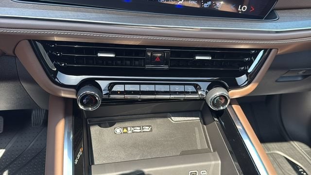 2026 Chevrolet Suburban High Country - Photo 25