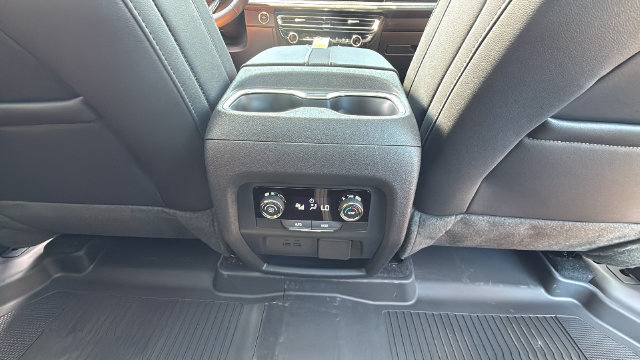 2027 Chevrolet Traverse Z71 - Photo 37