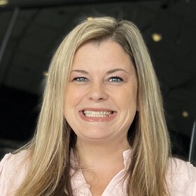 Staff member Amanda Dies from ID_943419