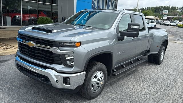 Sterling Gray Metallic 2026 Chevrolet Silverado 3500HD Pickup Truck Four-Wheel Drive Automatic