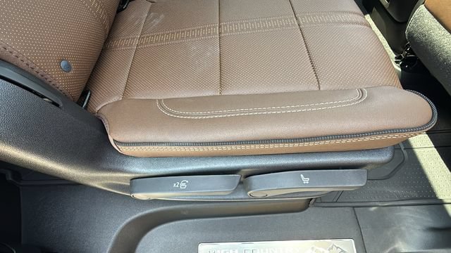 2026 Chevrolet Suburban High Country - Photo 36