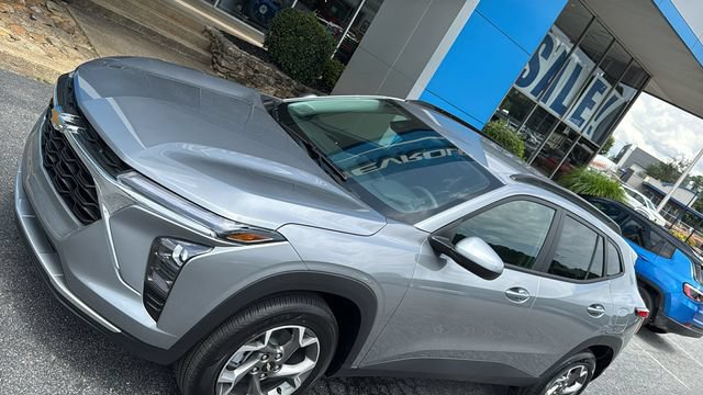 2026 Chevrolet Trax LT - Photo 12
