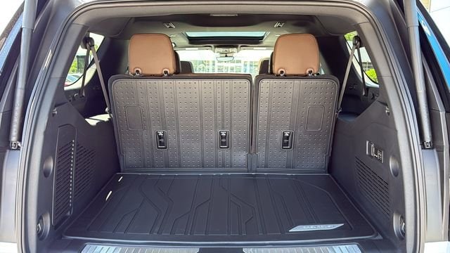 2026 Chevrolet Suburban High Country - Photo 7