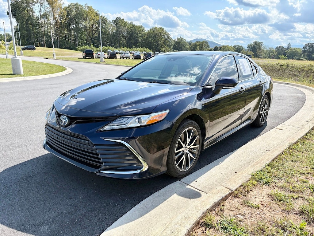 Used 2022 Toyota Camry Hybrid XLE Sedan