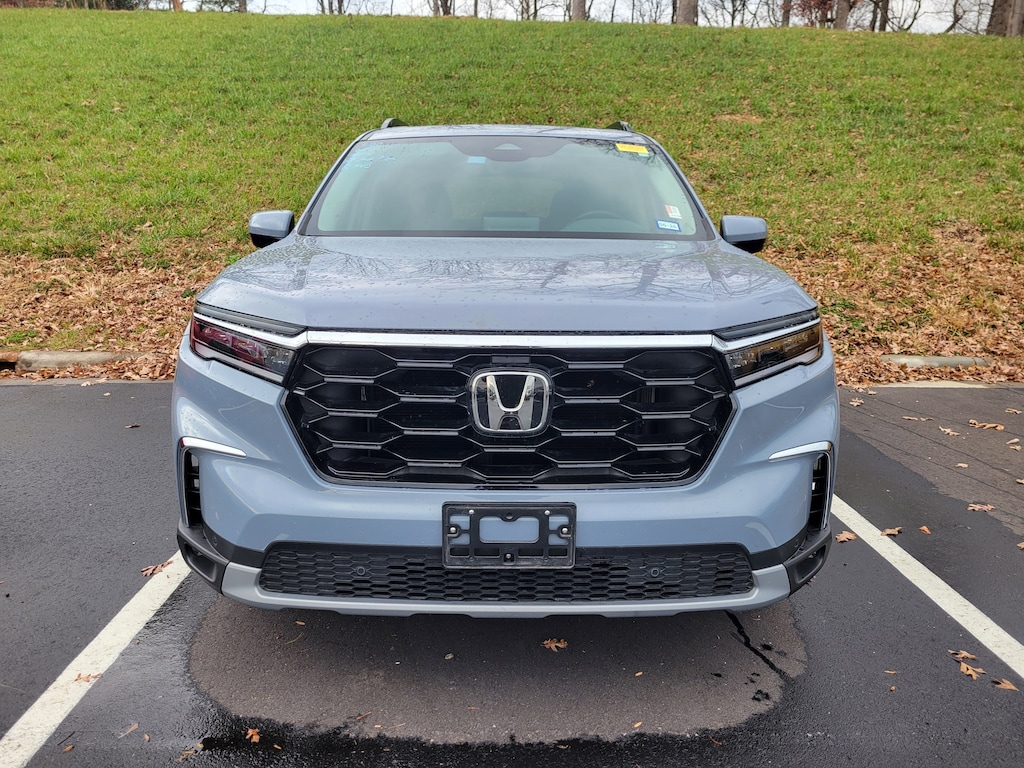 Used 2025 Honda Pilot Touring Touring 2WD