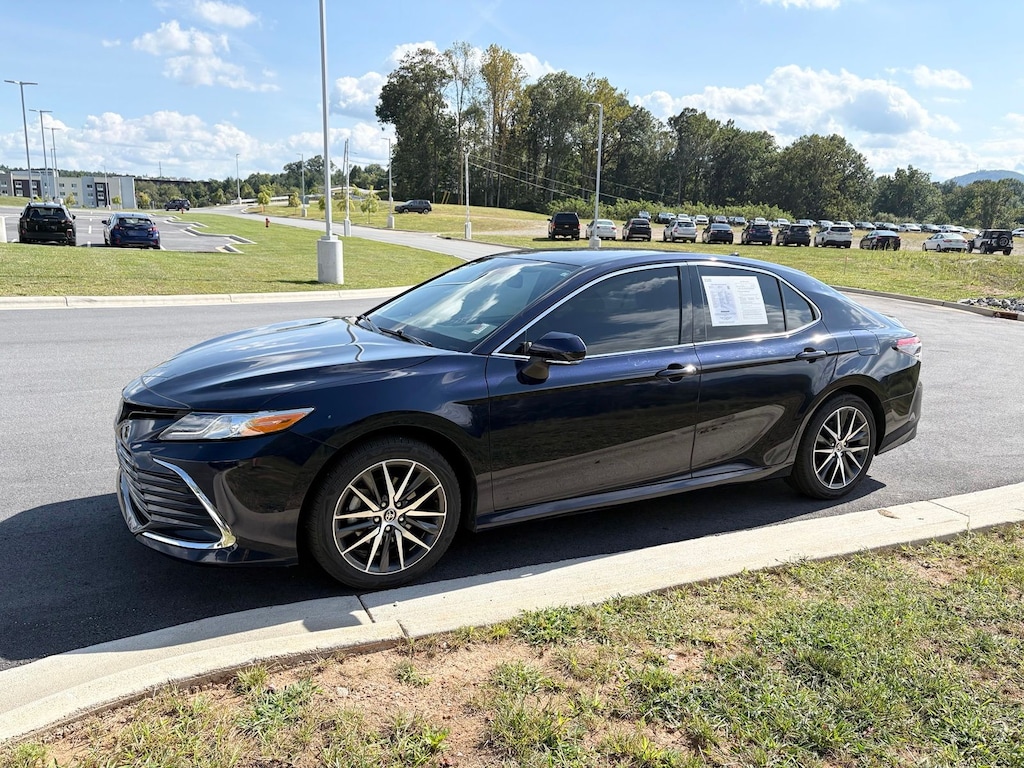 Used 2022 Toyota Camry Hybrid XLE Sedan