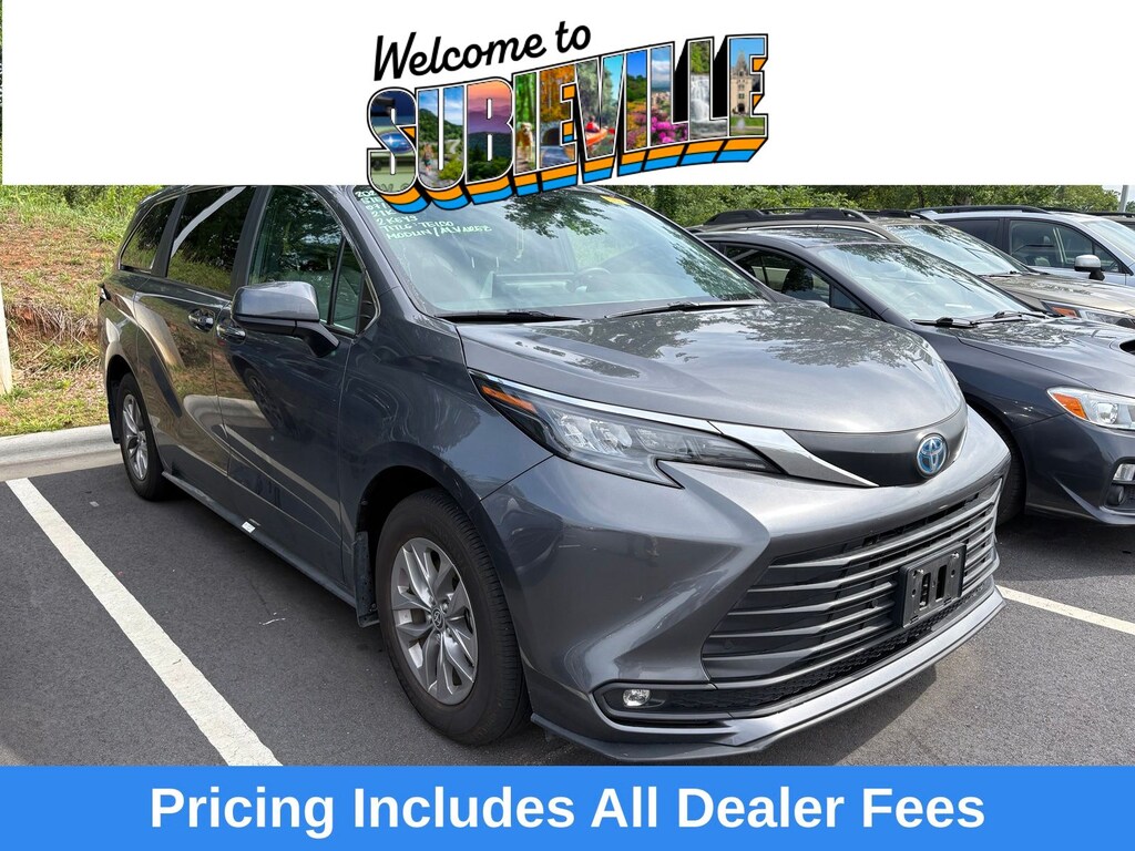 Used 2025 Toyota Sienna XLE Minivan/Van