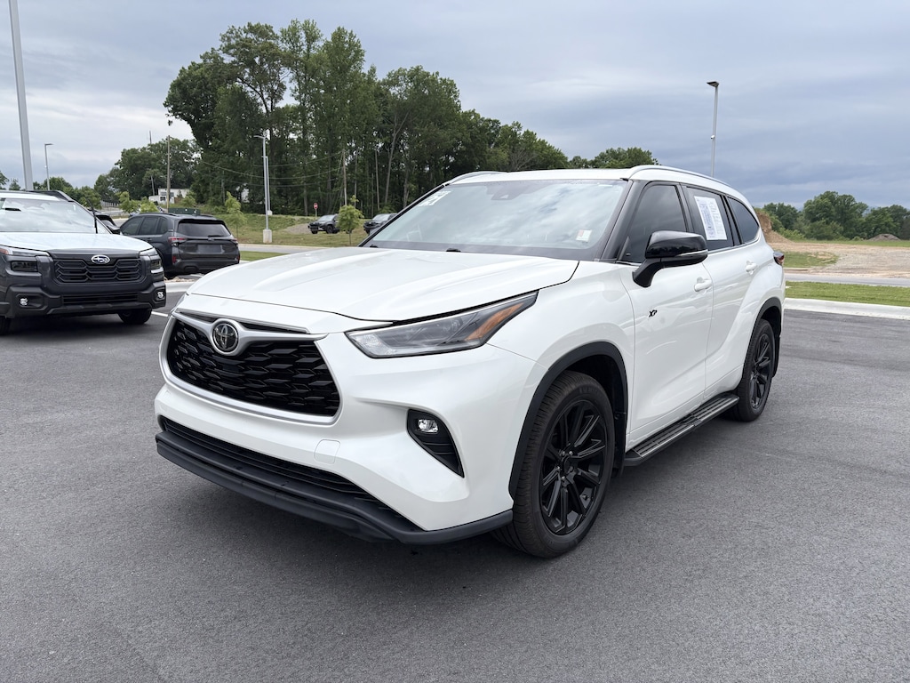 Used 2021 Toyota Highlander XLE Sport Utility