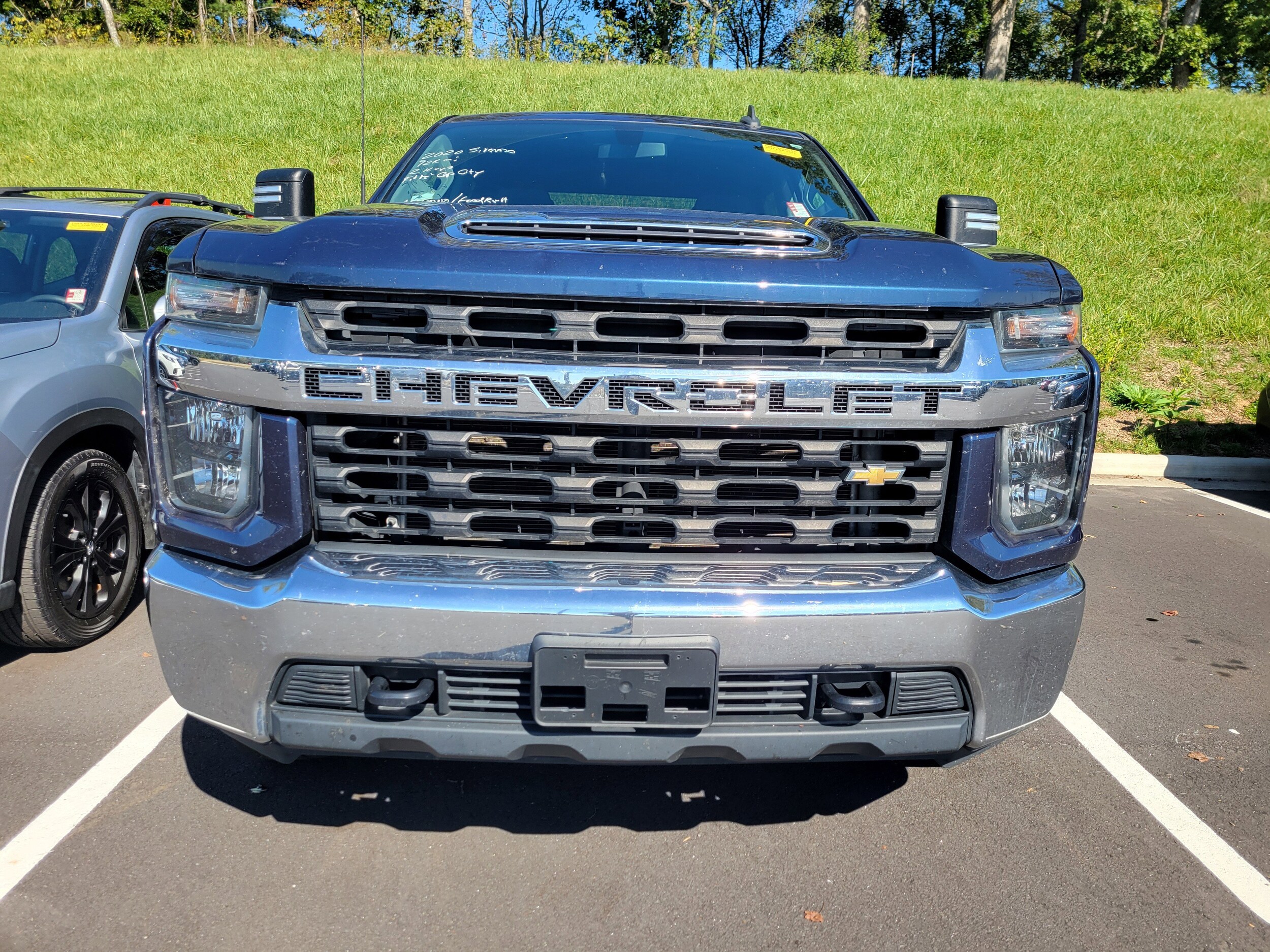 2020 Chevrolet Silverado LT photo 2