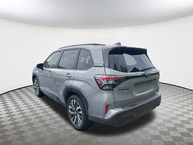 2025 Subaru Forester Touring photo 4