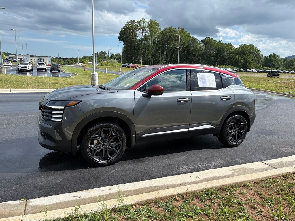 Used 2025 Nissan Kicks SR SUV