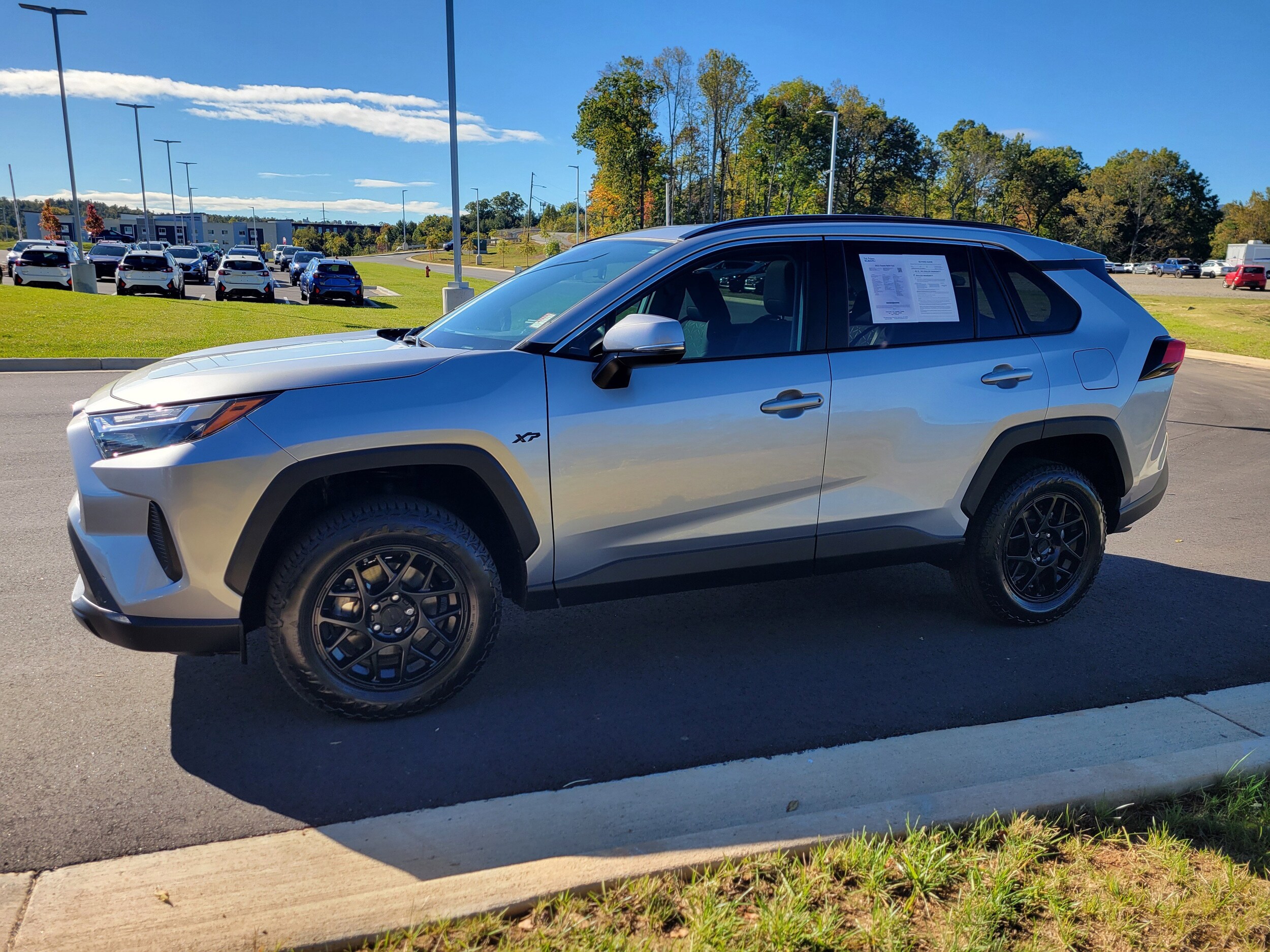 2023 Toyota RAV4 XLE photo 2