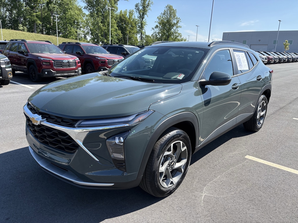 Used 2025 Chevrolet Trax LT FWD LT