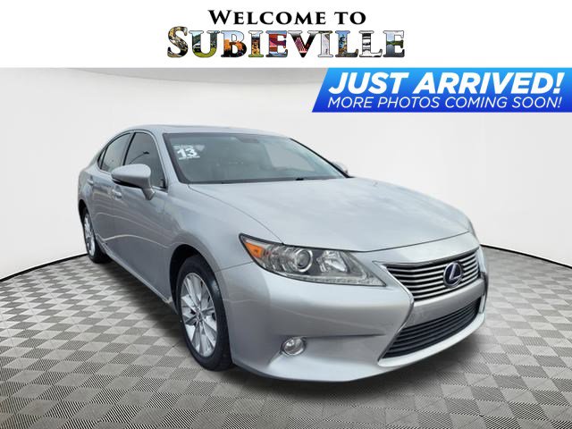 2013 Lexus ES 300h's photo