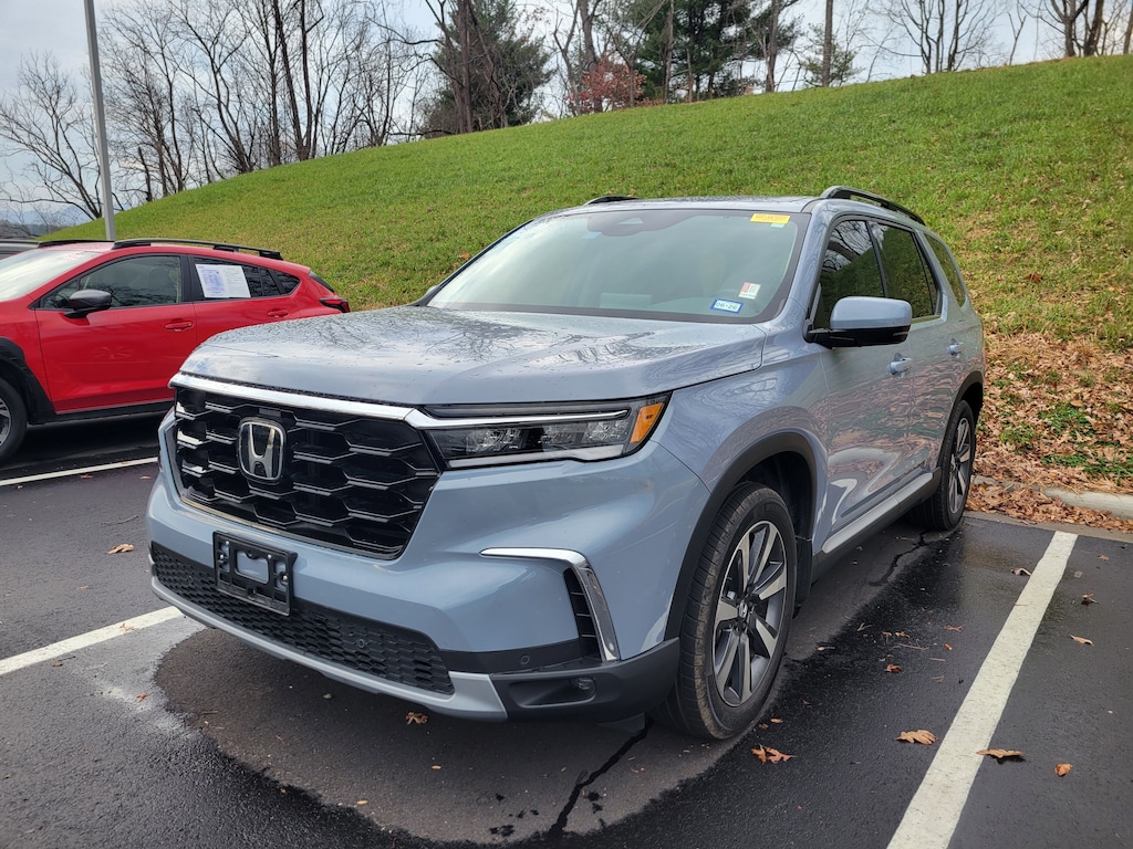 Used 2025 Honda Pilot Touring Touring 2WD