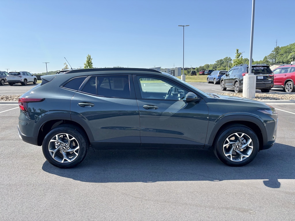 Used 2025 Chevrolet Trax LT FWD LT