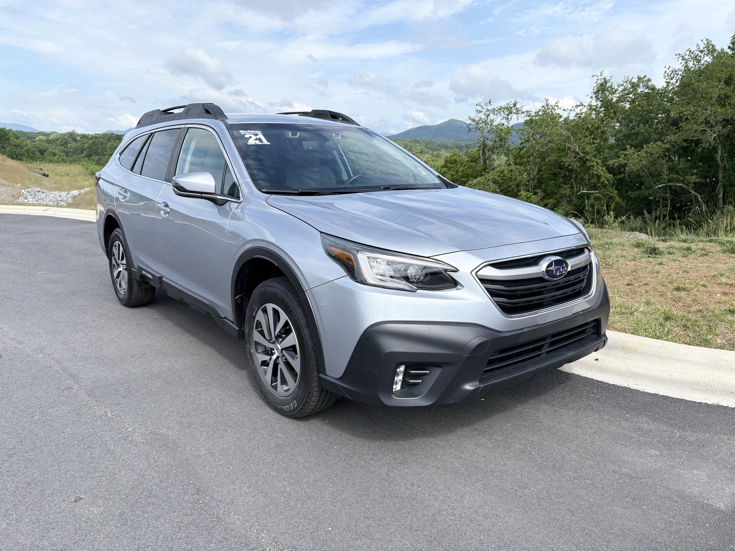2021 Subaru Outback Premium's photo