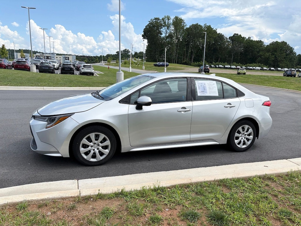 Used 2021 Toyota Corolla LE Sedan