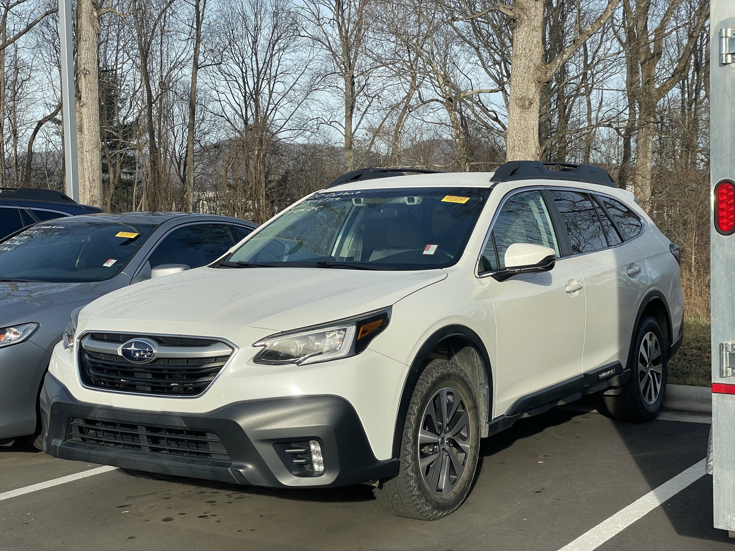 2020 Subaru Outback Premium photo 3