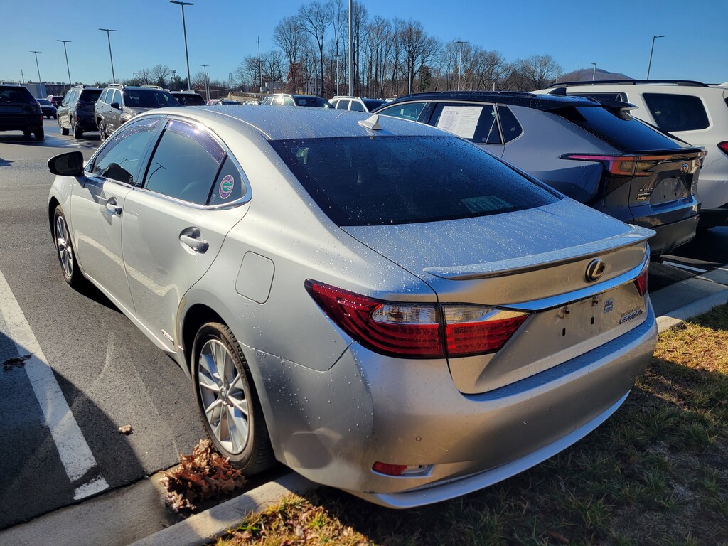 Used 2013 Lexus ES 300h Hybrid Sedan