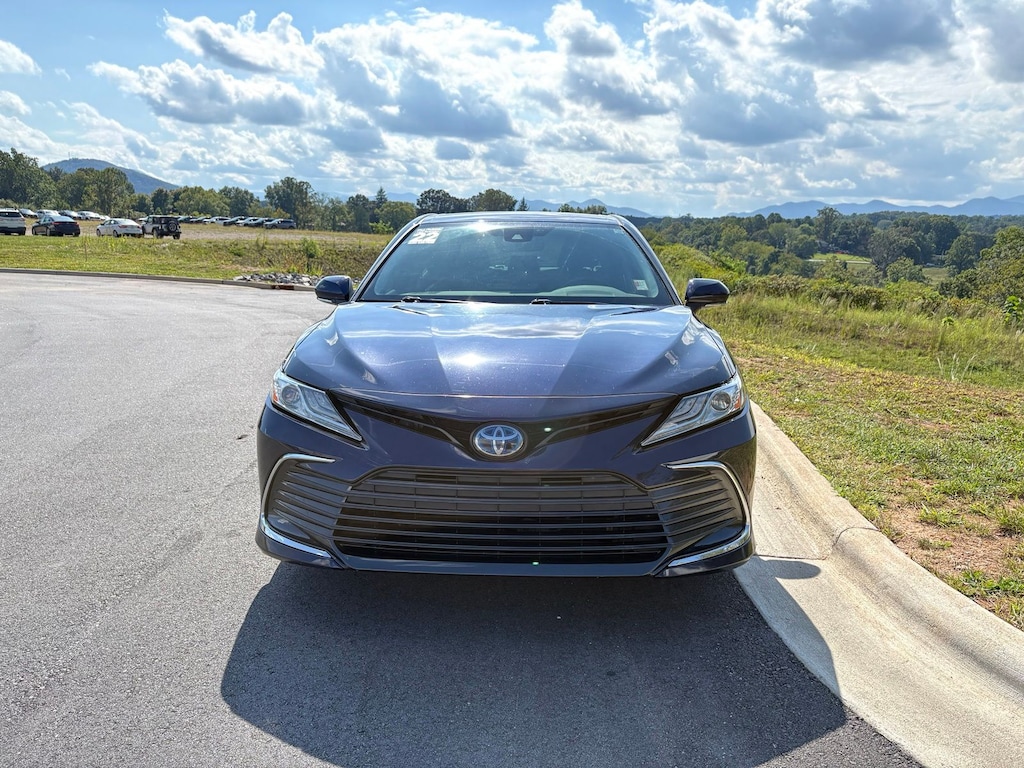 Used 2022 Toyota Camry Hybrid XLE Sedan