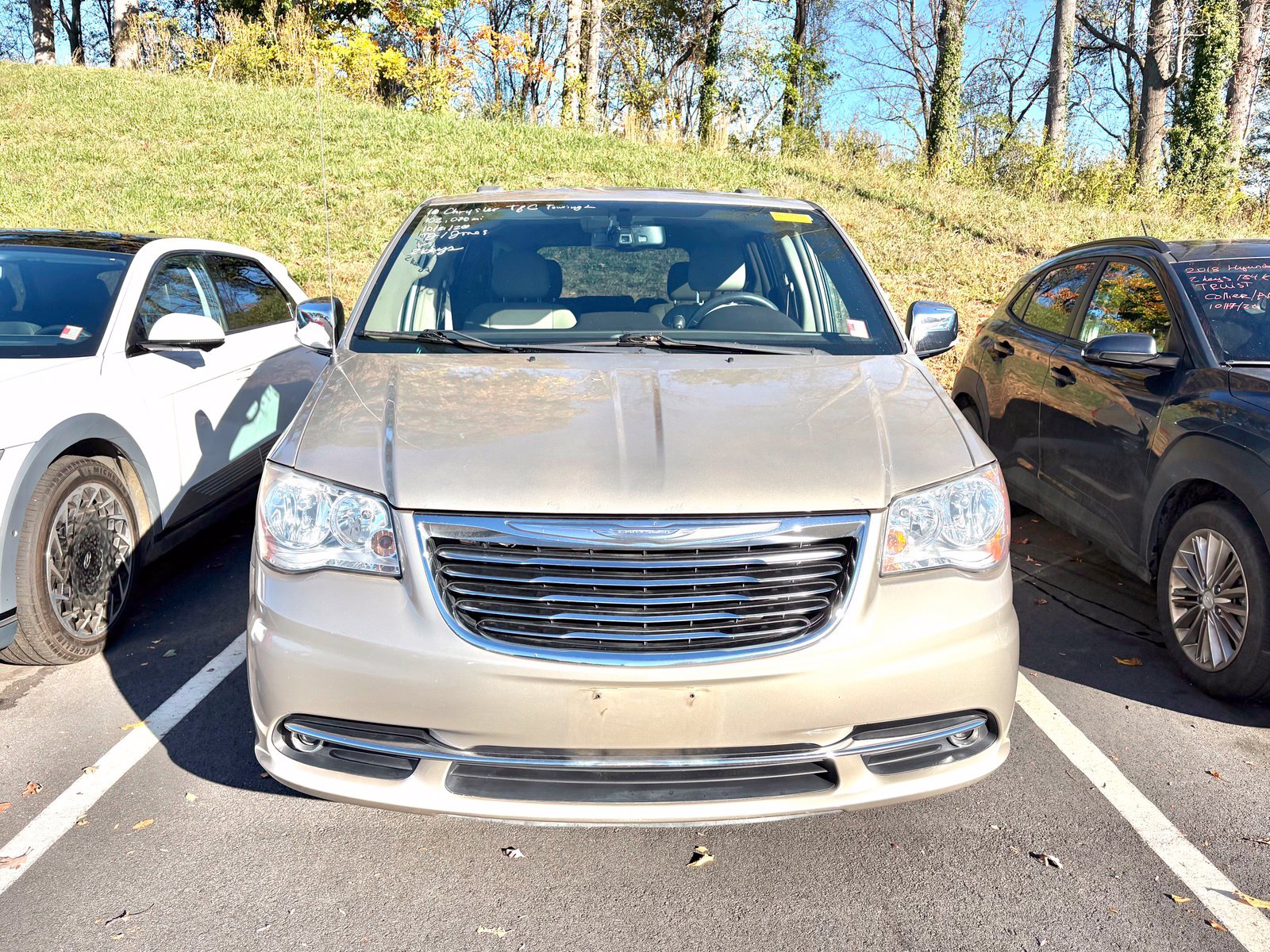 Used 2016 Chrysler Town & Country Touring-L Minivan/Van