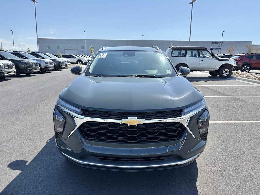 Used 2025 Chevrolet Trax LT FWD LT