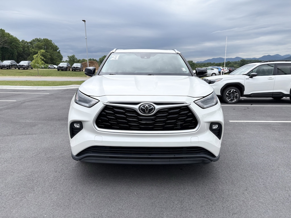 Used 2021 Toyota Highlander XLE Sport Utility