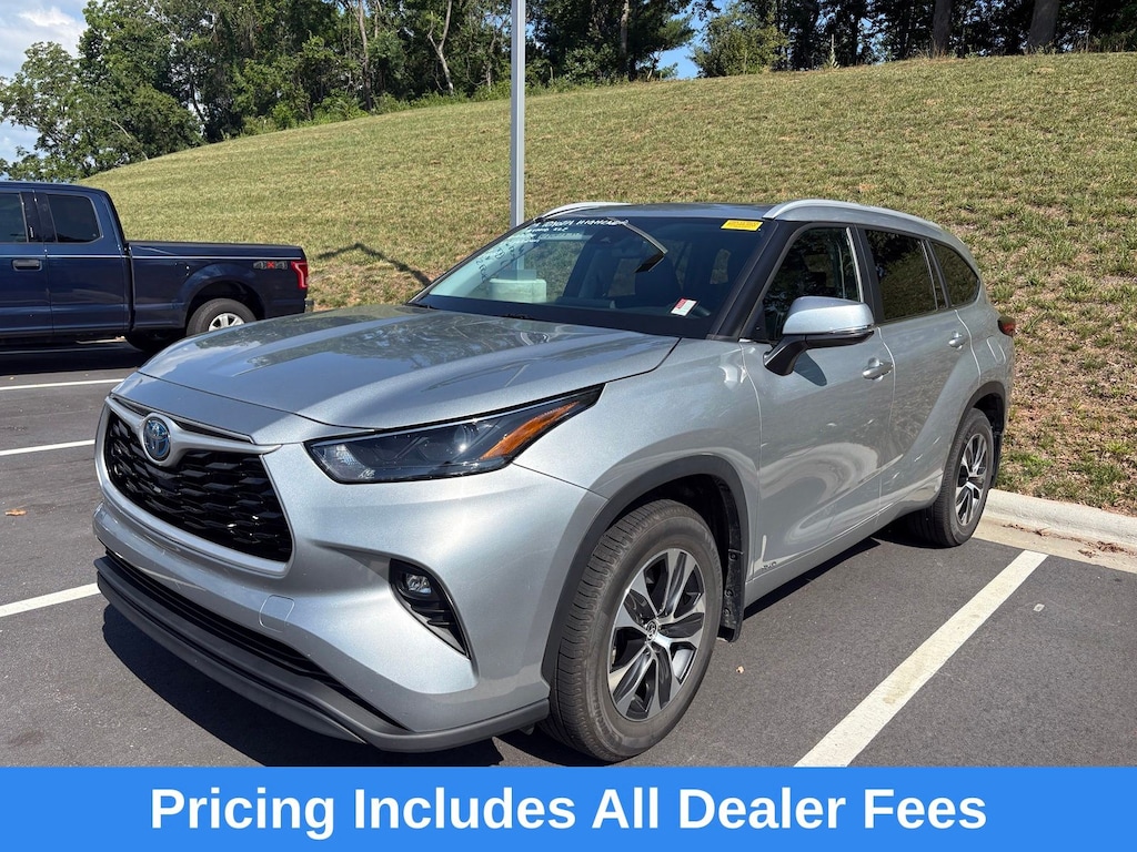 Used 2023 Toyota Highlander Hybrid XLE SUV