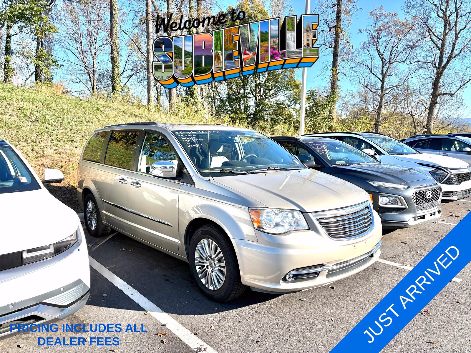 Used 2016 Chrysler Town & Country Touring-L Minivan/Van