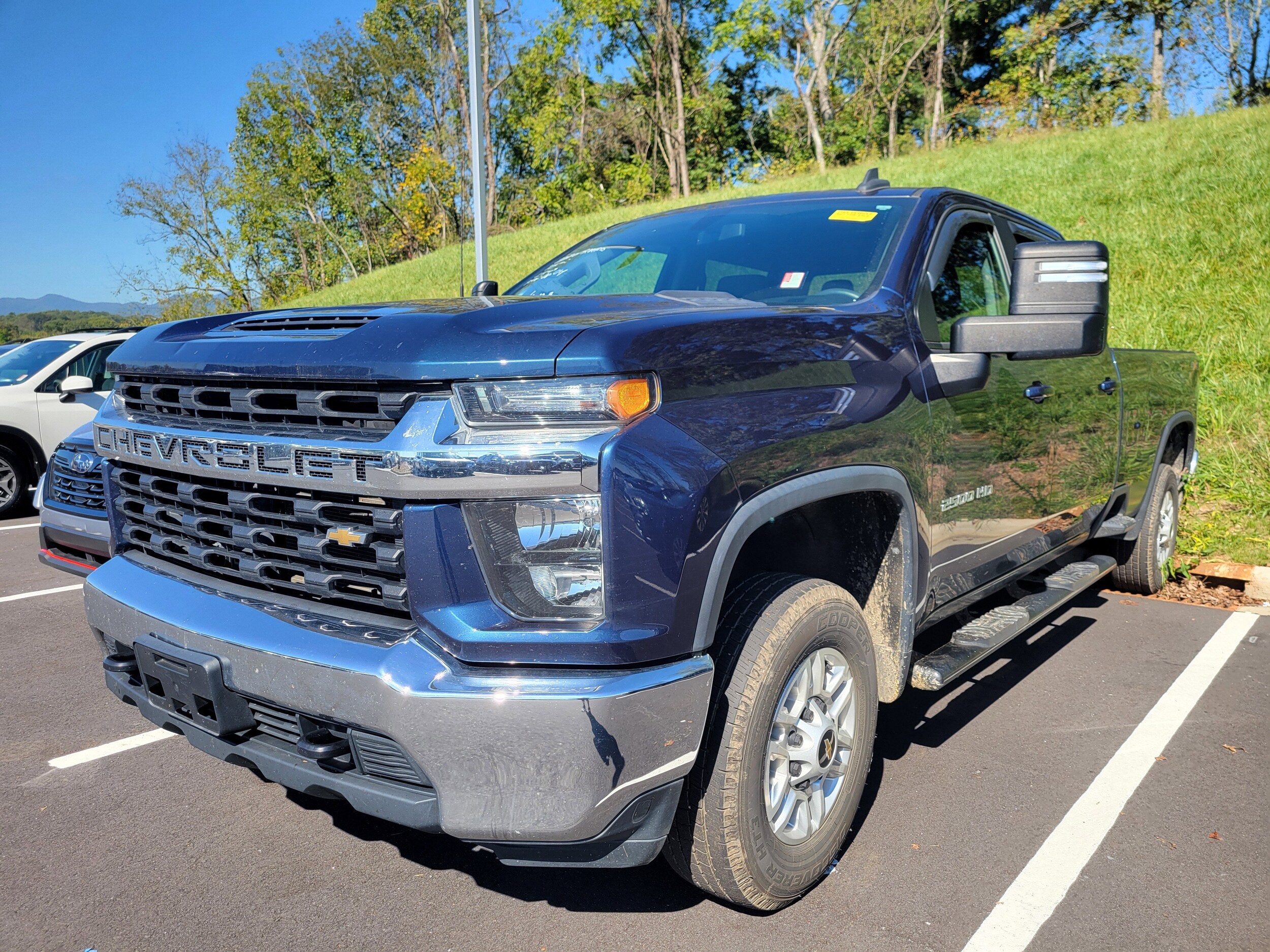 2020 Chevrolet Silverado LT photo 3