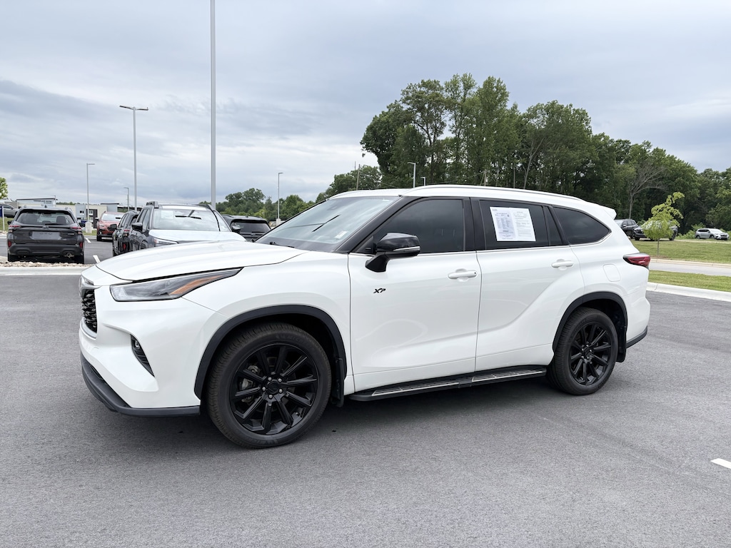 Used 2021 Toyota Highlander XLE Sport Utility
