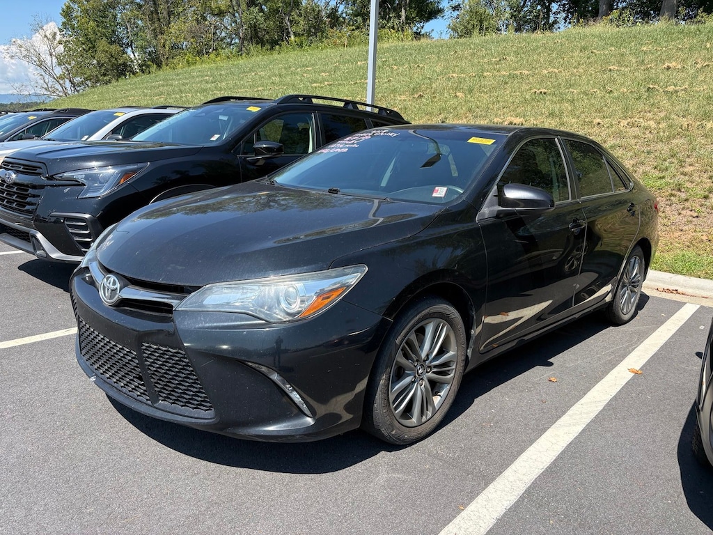 Used 2015 Toyota Camry SE Sedan