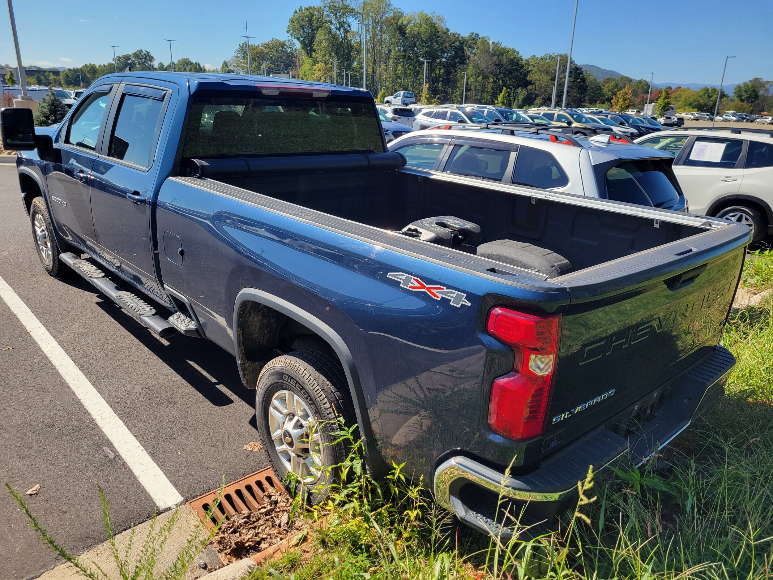 2020 Chevrolet Silverado LT photo 4
