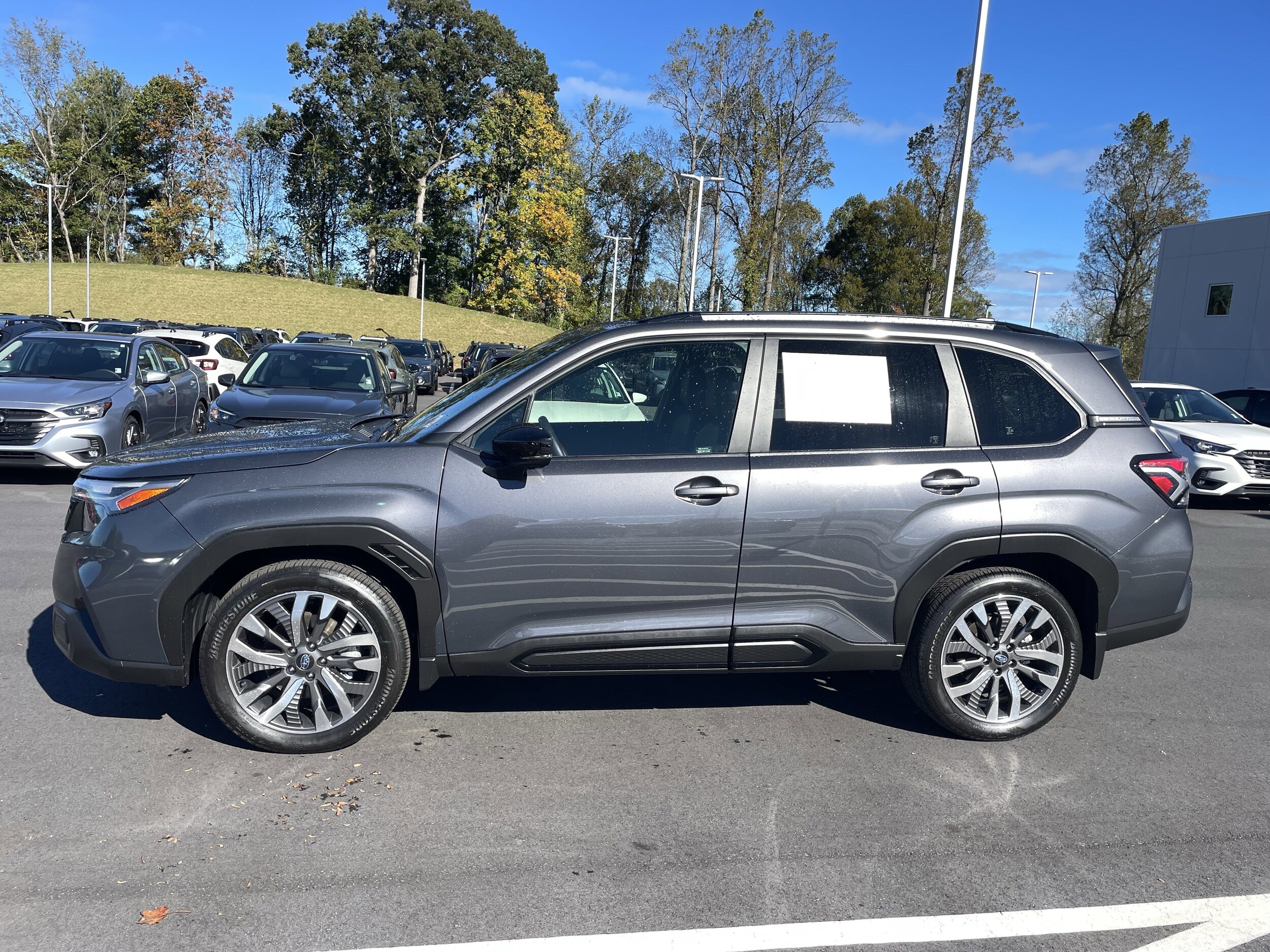 2025 Subaru Forester Touring photo 4