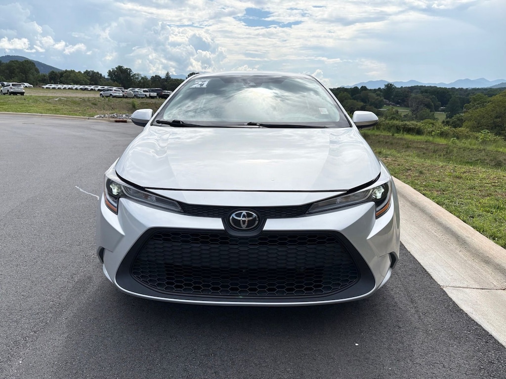Used 2021 Toyota Corolla LE Sedan