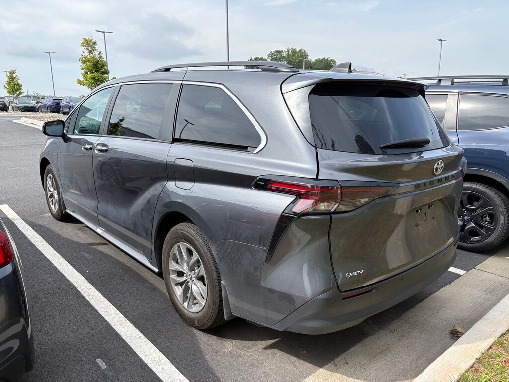Used 2025 Toyota Sienna XLE Minivan/Van