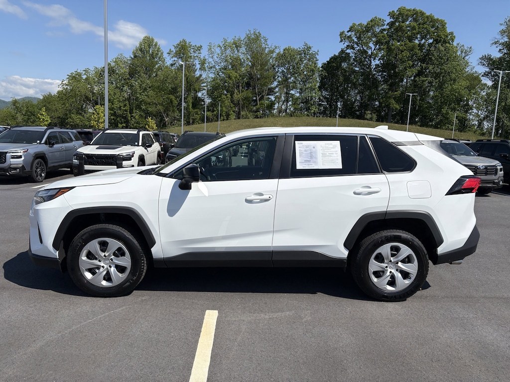 Used 2023 Toyota RAV4 LE LE FWD