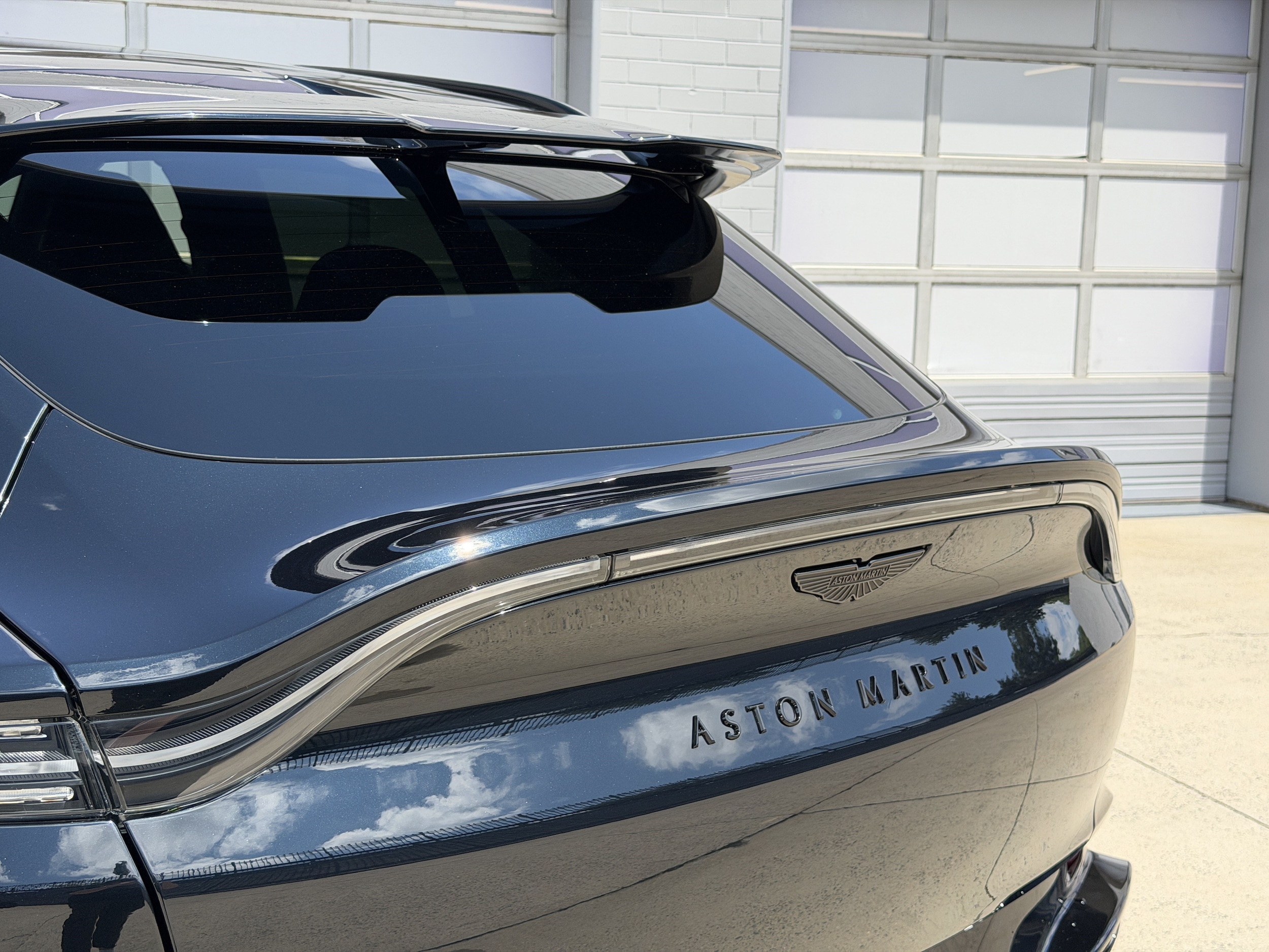 Aston Martin DBX S