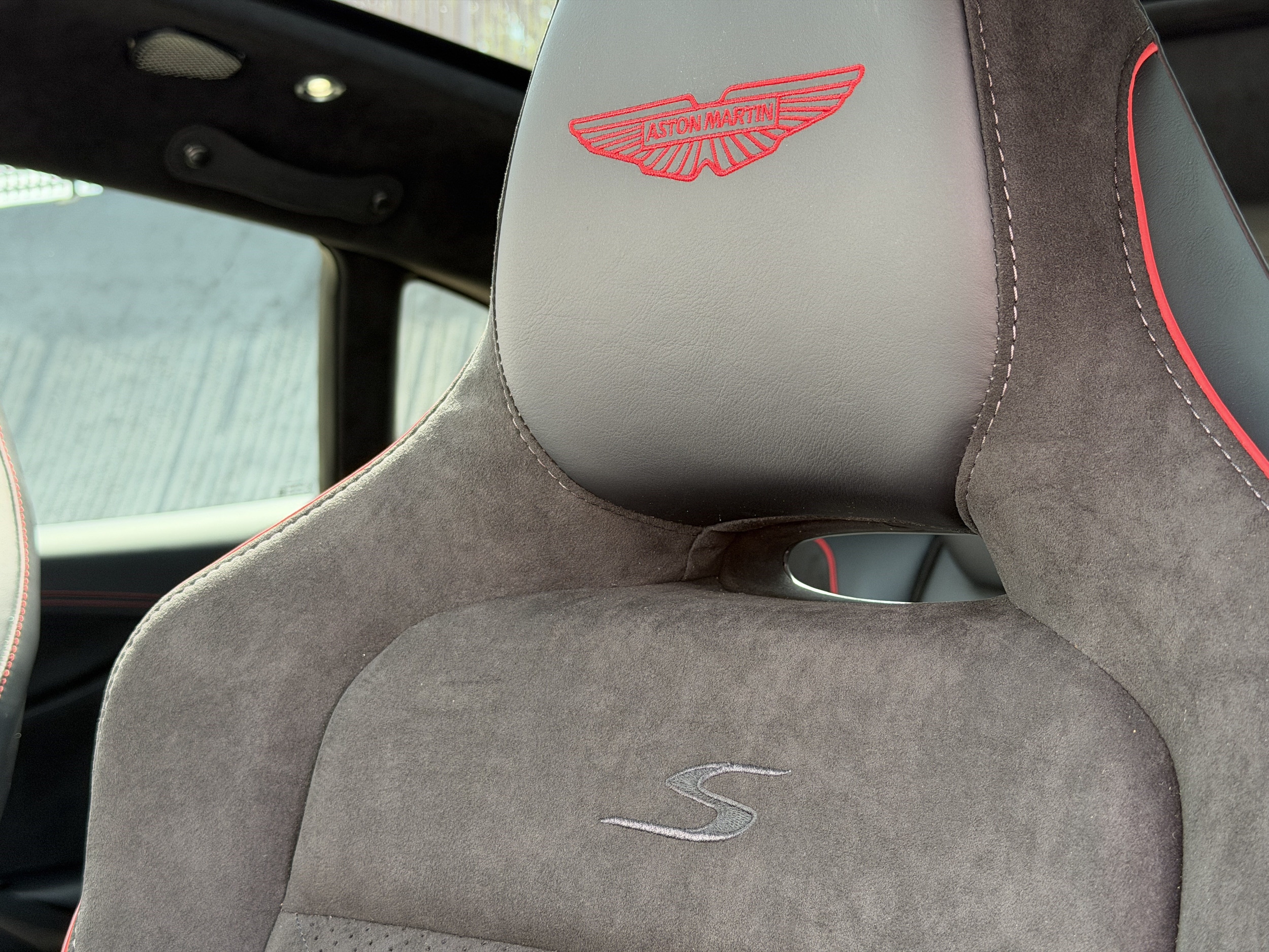 Aston Martin DBX S