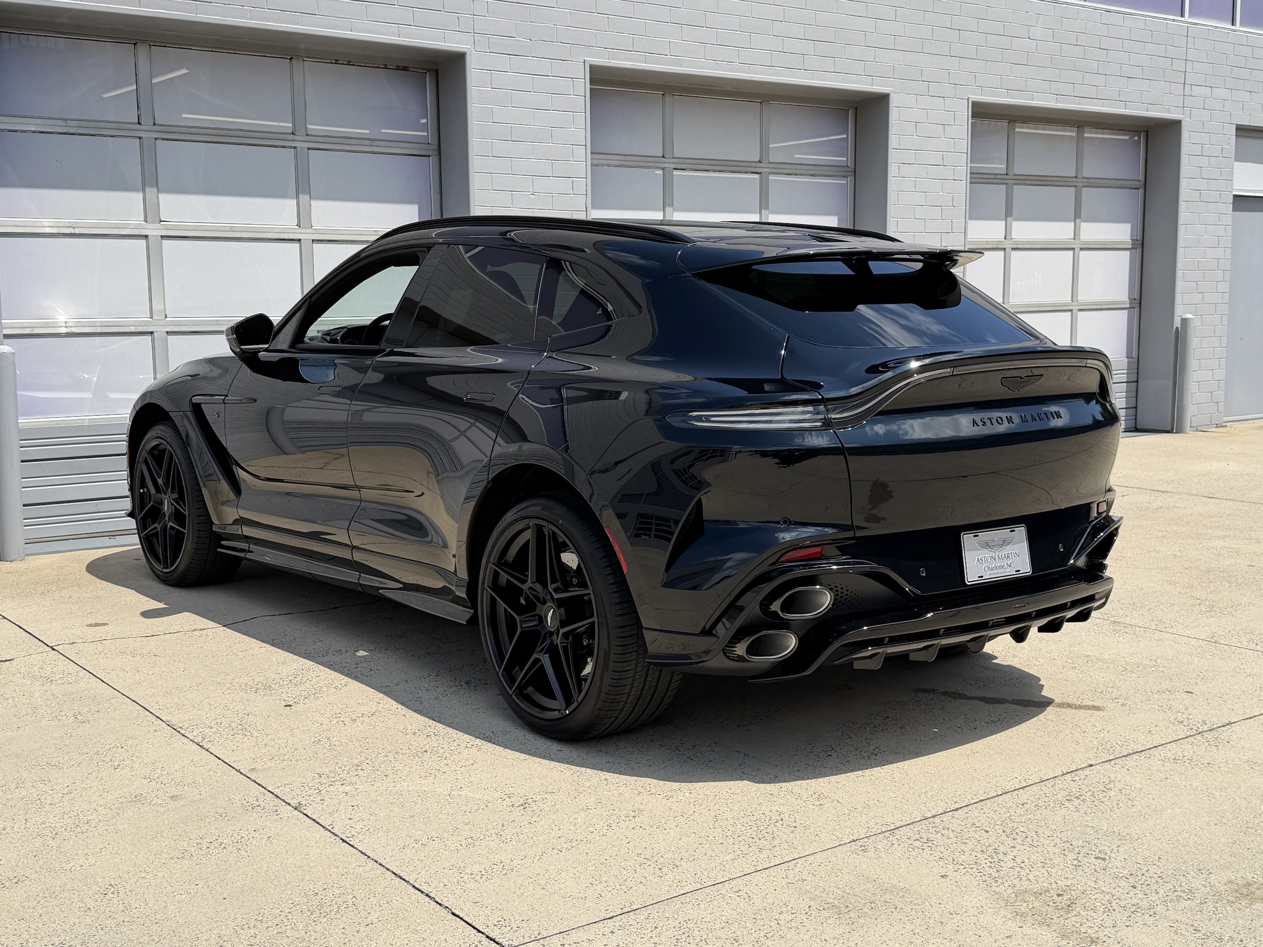 Aston Martin DBX S