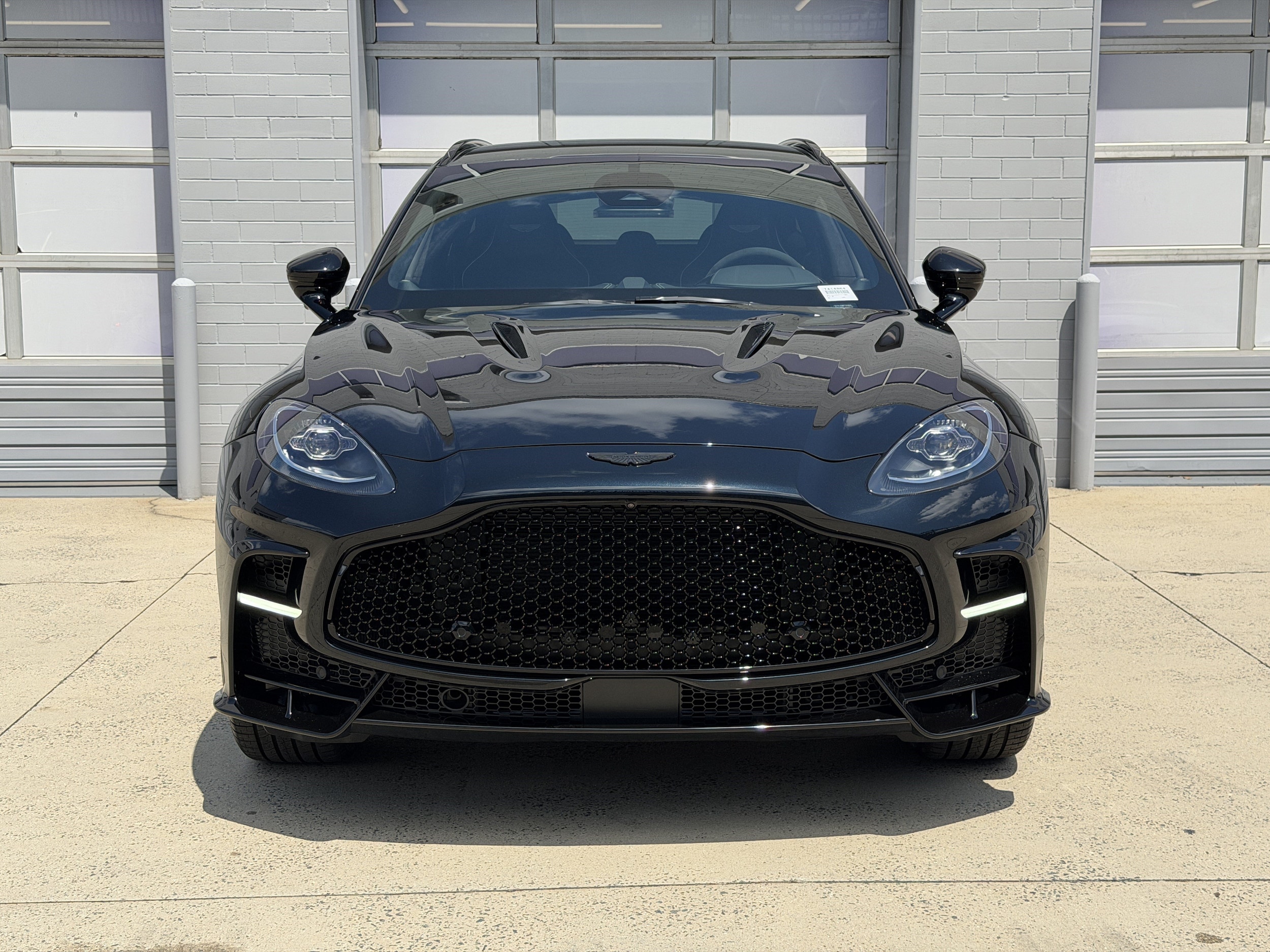 Aston Martin DBX S