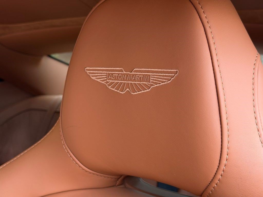 Aston Martin DB12