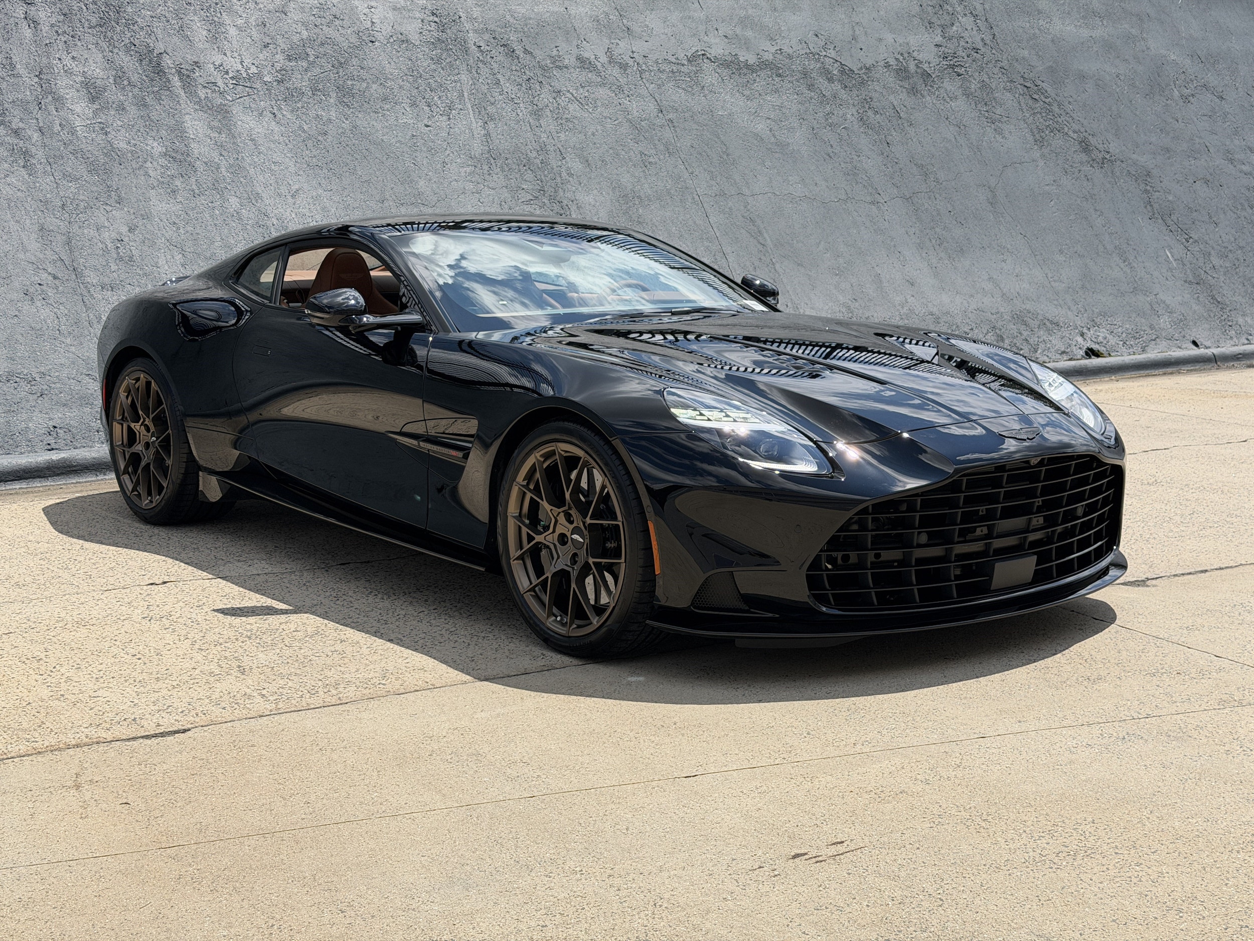 Aston Martin Vanquish V12