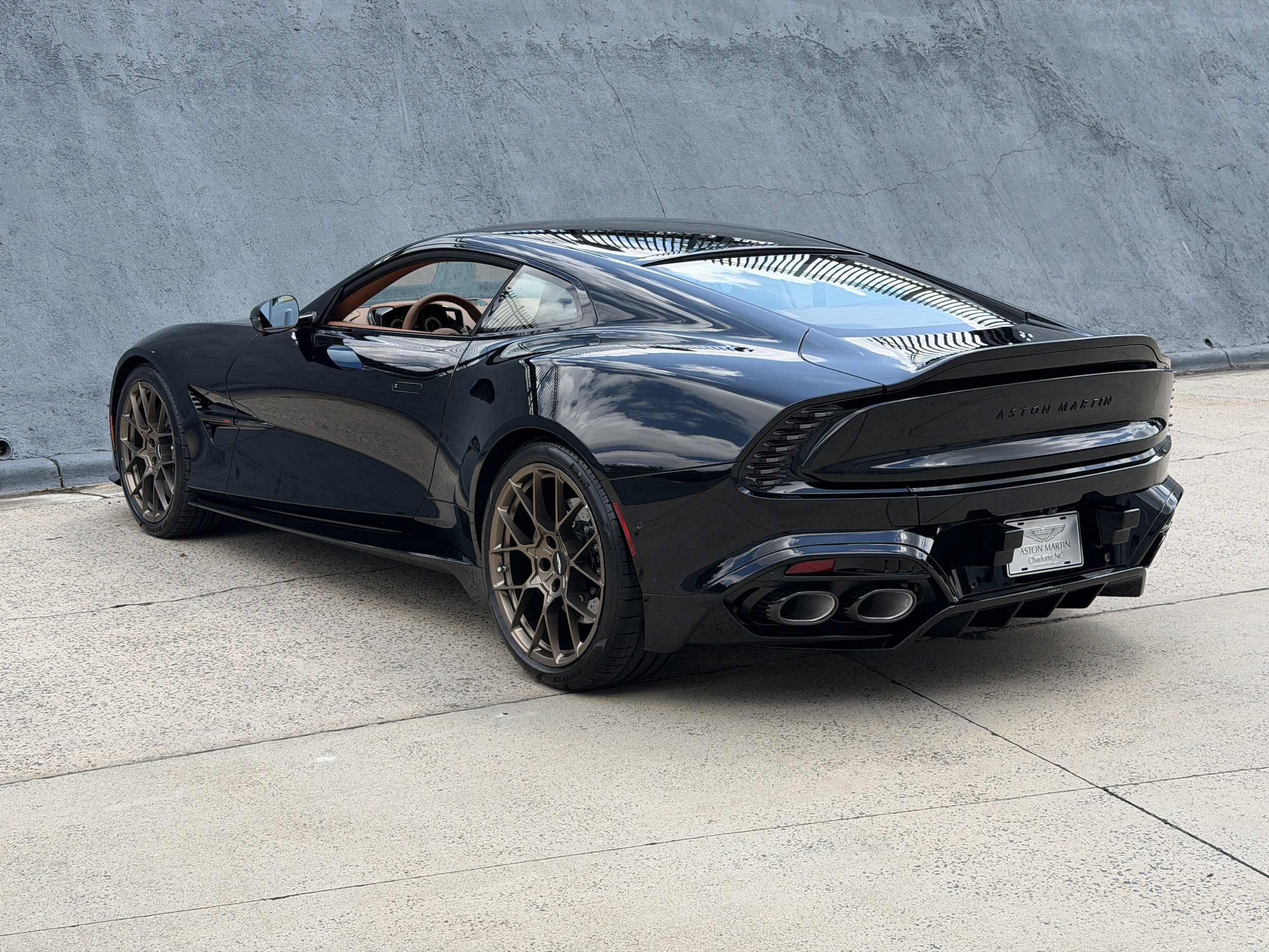 Aston Martin Vanquish V12